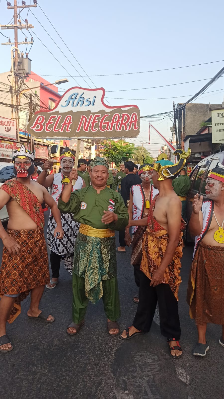 Semarak Karnaval Meriah Warnai Peringatan Hari Kemerdekaan Warga RT 8 RW 4 Wonokromo Surabaya